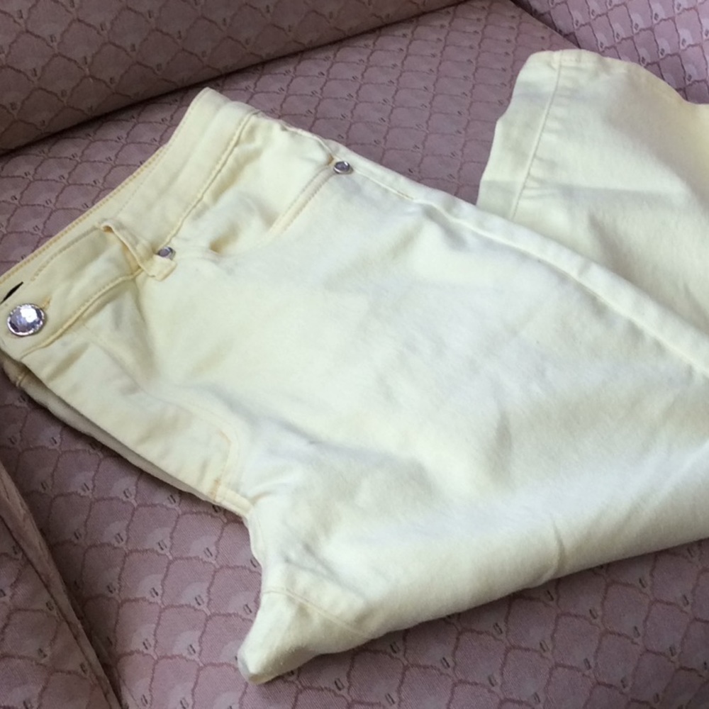Comfortable and cute yellow Capris